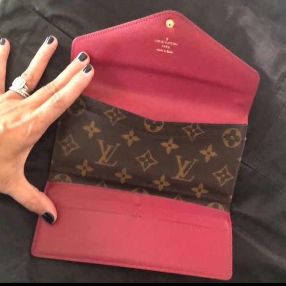 Louis Vuitton Handbags - Louie Vuitton wallet❤️